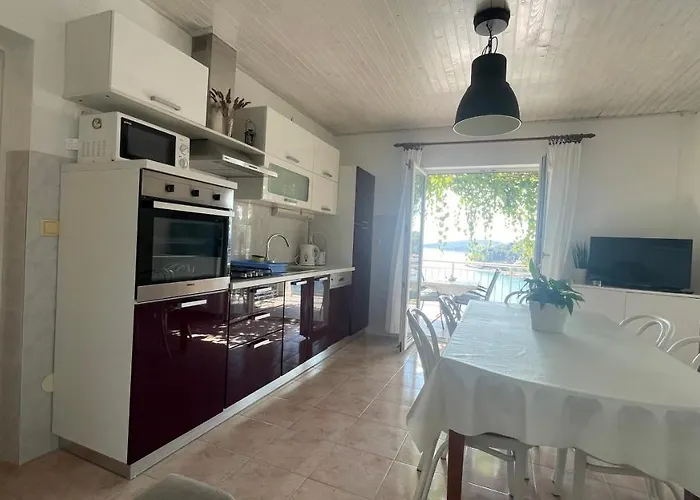 Danijela 아파트 룸바르다